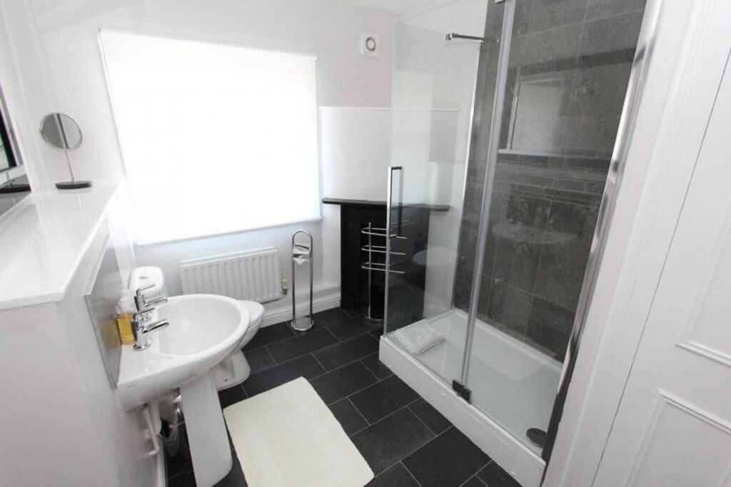 Top Floor Character Apartment In The Heart Of The City Centre Chester Exterior foto