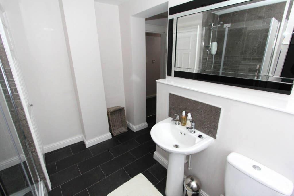 Top Floor Character Apartment In The Heart Of The City Centre Chester Exterior foto