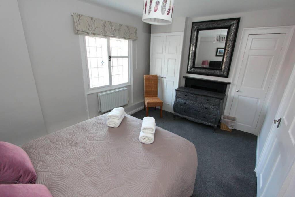 Top Floor Character Apartment In The Heart Of The City Centre Chester Exterior foto